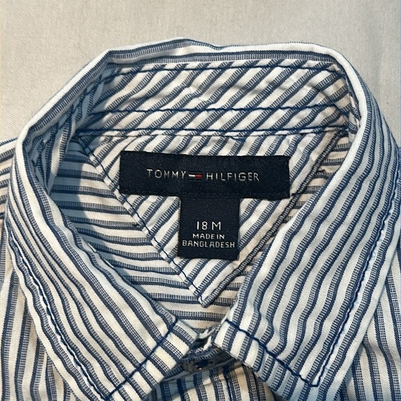 Tommy Hilfiger - NWOT - Blue Button Down Shirt with Pinstripes - Picture 2 of 5